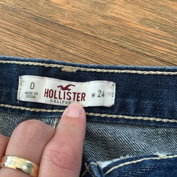 Hollister Denim High Waist Shorts Medium Wash - Picture 6 of 6
